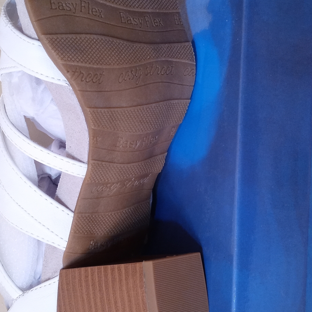 Easy Street Heels - Picture 5 of 5